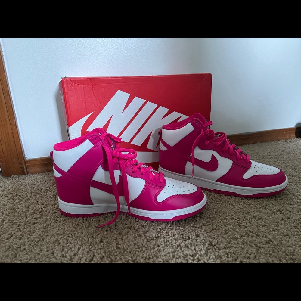 Hot pink nike dunks !!